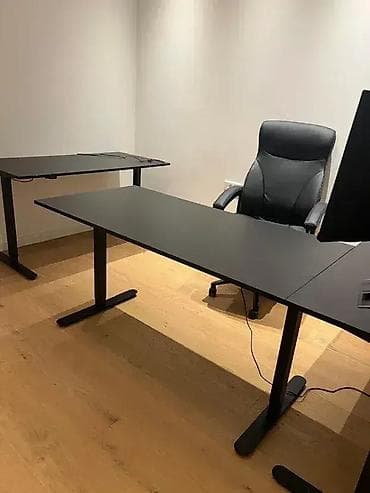 Stolovi crni elektro podesivi Prodajem očuvane, novije podesive na lalafo.rs Stolovi crni elektro podesivi Prodajem očuvane, novije podesive