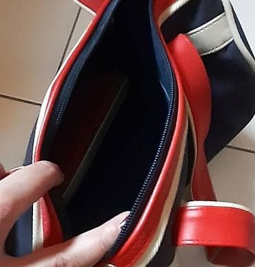 Fila mala torba – 27 x 16 cm - Kompaktna sportsko-casual torbica sa na lalafo.rs — 4 Fila mala torba – 27 x 16 cm - Kompaktna sportsko-casual torbica sa — 4