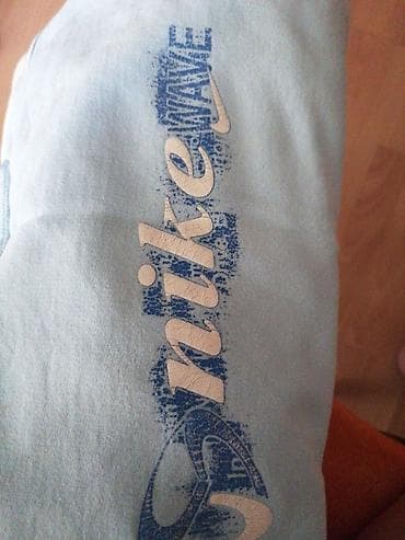 Dukserica svetloplave boje sa natpisom "Nike Wave" na prednjoj strani na lalafo.rs — 4 Dukserica svetloplave boje sa natpisom "Nike Wave" na prednjoj strani — 4