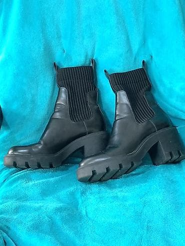 Ženske crne gležnjače sa debljom petom i masivnim đonom. - Stil na lalafo.rs — 3 Ženske crne gležnjače sa debljom petom i masivnim đonom. - Stil — 3