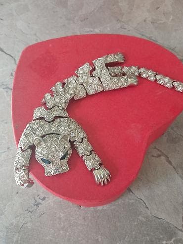 Vintage veliki viseći broš Suzanne Somers sa cirkonima obično se nosi na lalafo.rs — 3 Vintage veliki viseći broš Suzanne Somers sa cirkonima obično se nosi — 3