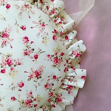 Trodelni set koji čine dva medvedića i jastuče. Medvedići su dužine 32 at lalafo.rs — 2 Trodelni set koji čine dva medvedića i jastuče. Medvedići su dužine 32 — 2