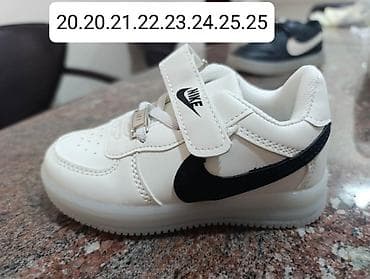 Svetle pri hodanju nike 2500 din. tn 3200 din na lalafo.rs — 1 Svetle pri hodanju nike 2500 din. tn 3200 din — 1