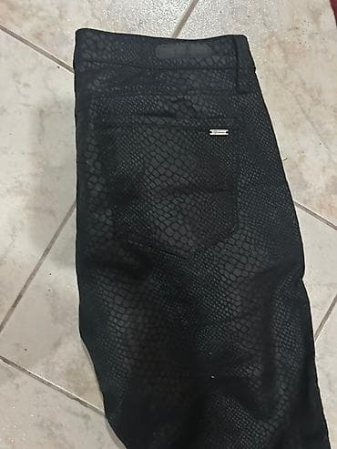 pantalone butiku ali: Ženske pantalone sa efektom kože, crne, sa reljefnim „snake“/reptil na lalafo.rs — 3 pantalone butiku ali: Ženske pantalone sa efektom kože, crne, sa reljefnim „snake“/reptil — 3