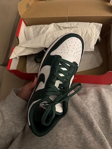 Prodajem Nike Dunk Low Michigan State patike Patike su nošene 2-3 na lalafo.rs — 1 Prodajem Nike Dunk Low Michigan State patike Patike su nošene 2-3 — 1