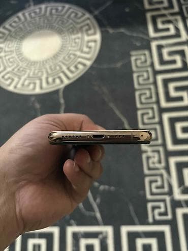 Prodajem iphone 11 pro 64 zlatne boje gb 73% baterija akku Displej - at lalafo.rs — 2 Prodajem iphone 11 pro 64 zlatne boje gb 73% baterija akku Displej - — 2