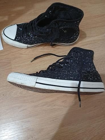 Crne visoke patike sa šljokicama Converse - Model: visoki “sneakers” na lalafo.rs — 3 Crne visoke patike sa šljokicama Converse - Model: visoki “sneakers” — 3