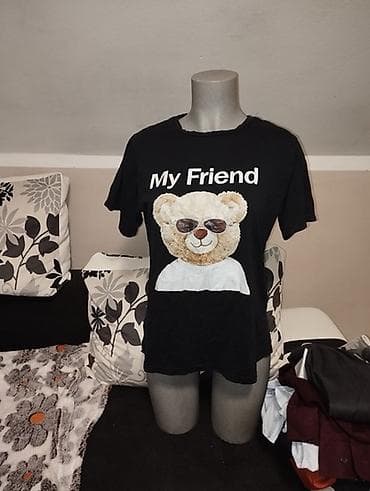 kom sa etiketom: Crna ženska majica kratkih rukava sa printom “My Friend” i at lalafo.rs — 1 kom sa etiketom: Crna ženska majica kratkih rukava sa printom “My Friend” i — 1