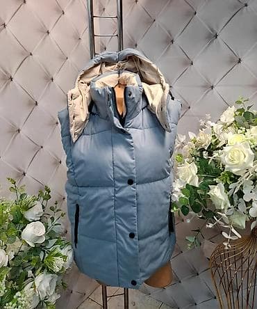 Zimski ženski prsluk sa kapuljačom – dvostrano nošenje - Model na lalafo.rs Zimski ženski prsluk sa kapuljačom – dvostrano nošenje - Model