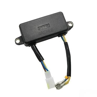 Crni pravougaoni regulator napona za generator. Ovaj uređaj je at lalafo.rs Crni pravougaoni regulator napona za generator. Ovaj uređaj je