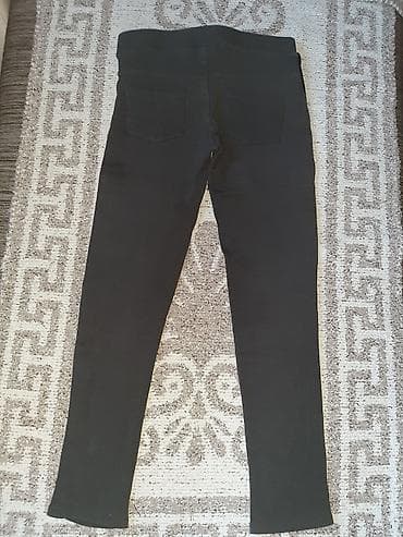 Helanke vel 9-10
Tamno sive boje sa crnom trakom sa strane na lalafo.rs — 3 Helanke vel 9-10
Tamno sive boje sa crnom trakom sa strane — 3