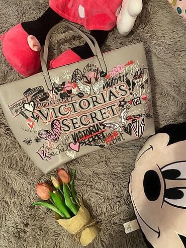 Victoria’s Secret kozna torba original 3000 din na lalafo.rs Victoria’s Secret kozna torba original 3000 din
