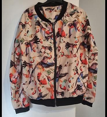 Prolećna jakna. Ženska bomber jakna sa printom šarenih ptica - Model na lalafo.rs Prolećna jakna. Ženska bomber jakna sa printom šarenih ptica - Model