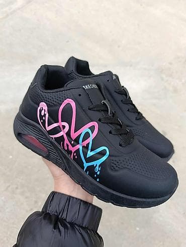 Skechers
36-41
2600 din na lalafo.rs — 4 Skechers
36-41
2600 din — 4