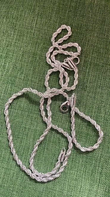 Ogrlica i narukvica
Cena:1400din na lalafo.rs — 8 Ogrlica i narukvica
Cena:1400din — 8