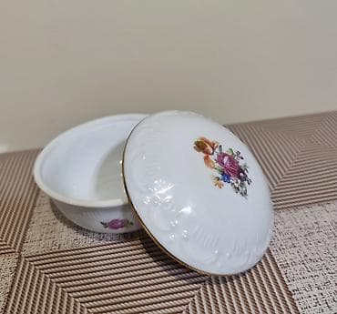 Porcelanska kutijica s poklopcem – GDR, žig kruna „1877” Namena: za na lalafo.rs — 2 Porcelanska kutijica s poklopcem – GDR, žig kruna „1877” Namena: za — 2