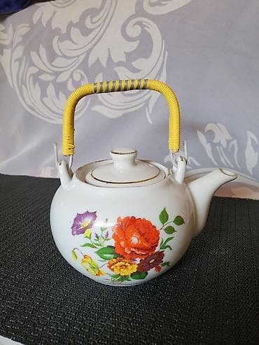 Bokal,cajnik rucno oslikan 70te. Bokal je perfektan,samo dno unutar na lalafo.rs Bokal,cajnik rucno oslikan 70te. Bokal je perfektan,samo dno unutar