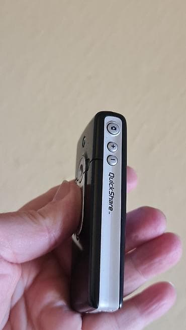 kom sa etiketom: Sony Ericsson bar telefon sa numeričkom tastaturom i QuickShare at lalafo.rs — 2 kom sa etiketom: Sony Ericsson bar telefon sa numeričkom tastaturom i QuickShare — 2