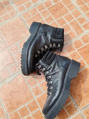 RASPRODAJAA Planinarske/treking cipele – crne, kožne, broj 40 - na lalafo.rs — 1 RASPRODAJAA Planinarske/treking cipele – crne, kožne, broj 40 - — 1