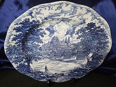 Engleski oval za serviranje Crown Ducal iz 70ih.god. Engleski oval na lalafo.rs Engleski oval za serviranje Crown Ducal iz 70ih.god. Engleski oval