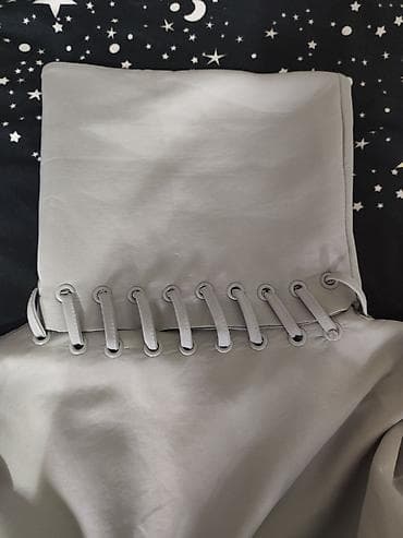 Siva ženska bluza sa vezicama - Model: dugi rukav, upečatljiv dizajn na lalafo.rs — 4 Siva ženska bluza sa vezicama - Model: dugi rukav, upečatljiv dizajn — 4