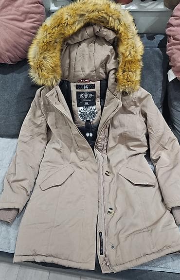 Vel. L Dimenzije: Ramena 42 cm, rukavi 61cm i plus 6 cm manzetne na lalafo.rs Vel. L Dimenzije: Ramena 42 cm, rukavi 61cm i plus 6 cm manzetne