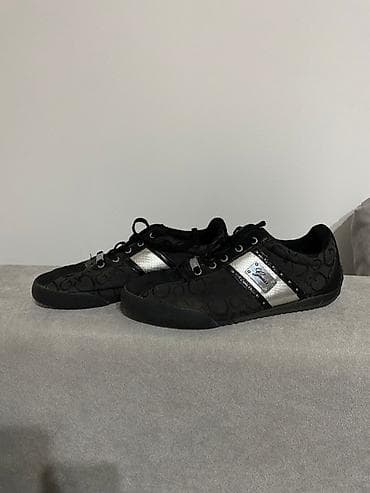 GUESS ženske patike – crno/srebrne - Model niskog profila sa pertlama na lalafo.rs — 1 GUESS ženske patike – crno/srebrne - Model niskog profila sa pertlama — 1