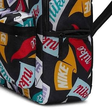 Nike ranac sa višebojnim all-over printom logotipa. - Prostrana at lalafo.rs — 5 Nike ranac sa višebojnim all-over printom logotipa. - Prostrana — 5