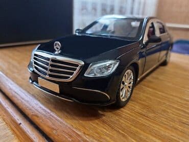 Nov metalni Mercedes E-klasa uradjen u razmeri 1:24. Mogu da mu se na lalafo.rs Nov metalni Mercedes E-klasa uradjen u razmeri 1:24. Mogu da mu se