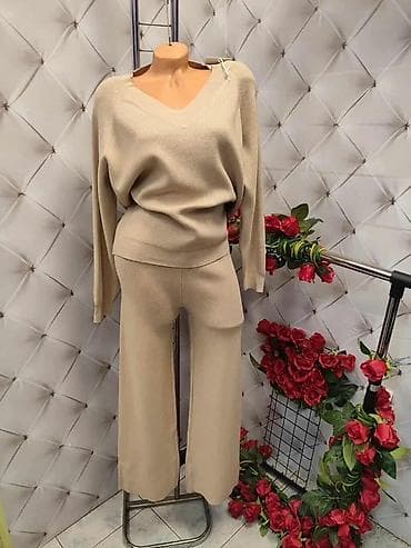 💫Ženski trikotazni komplet na akciji Duks i pantalone ✅Cena kompleta na lalafo.rs — 3 💫Ženski trikotazni komplet na akciji Duks i pantalone ✅Cena kompleta — 3