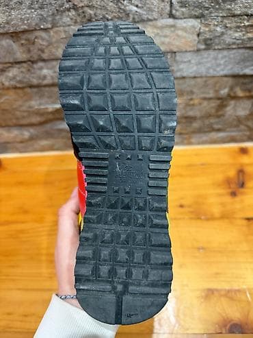 Oksfordice: Prodajem Valentino Rockrunner patike, broj 39, jako malo nosene na lalafo.rs — 3 Oksfordice: Prodajem Valentino Rockrunner patike, broj 39, jako malo nosene — 3