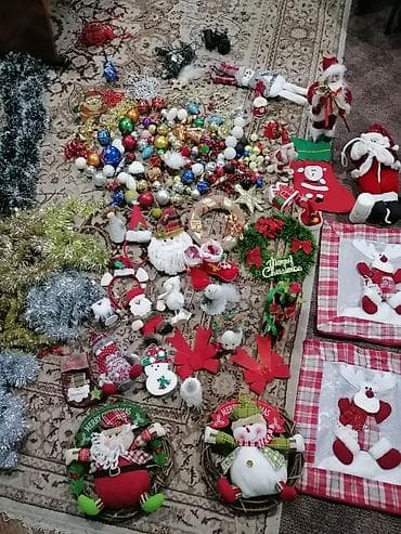 Razni novogodišnji ukrasi. Ima baš dosta svega. Sve za 5500 na lalafo.rs — 3 Razni novogodišnji ukrasi. Ima baš dosta svega. Sve za 5500 — 3