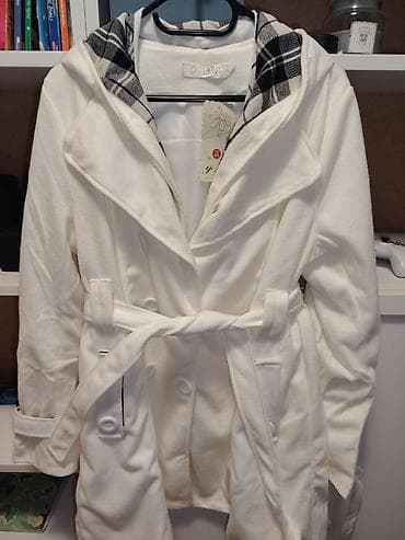 Ženski kaput sa kapuljačom – bela boja - Model: dvoredni kaput sa na lalafo.rs — 2 Ženski kaput sa kapuljačom – bela boja - Model: dvoredni kaput sa — 2