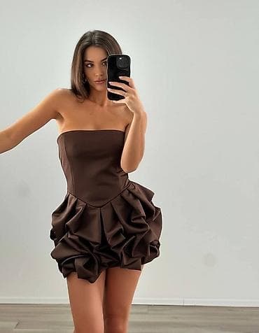 Koktel mini haljina bez bretela sa izraženom korpom i skulpturalnom at lalafo.rs — 1 Koktel mini haljina bez bretela sa izraženom korpom i skulpturalnom — 1