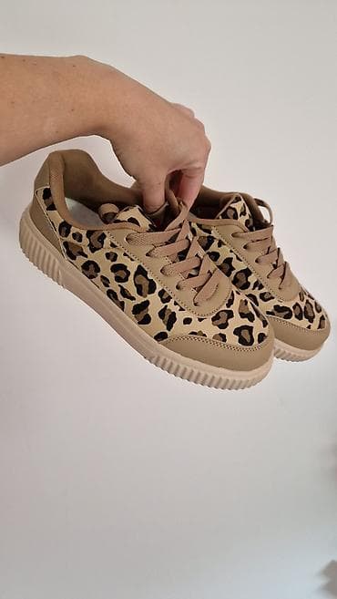 Nove vel.39, gaziste 24.5 cm
lagane na lalafo.rs — 5 Nove vel.39, gaziste 24.5 cm
lagane — 5