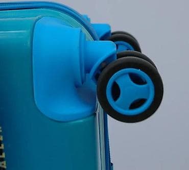 za svaki dan: Dečiji putni kofer sa temom Transformersa, idealan za male putnike at lalafo.rs — 4 za svaki dan: Dečiji putni kofer sa temom Transformersa, idealan za male putnike — 4