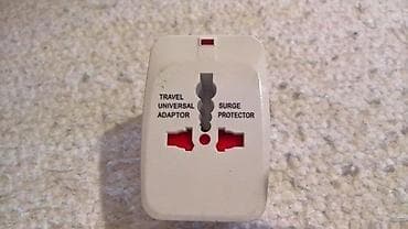 Universalni travel adapter na lalafo.rs Universalni travel adapter