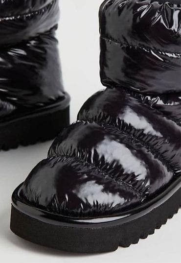 Pufnaste zimske čizme – crne, sjajne - Model: kratke, „puffer” čizme na lalafo.rs — 2 Pufnaste zimske čizme – crne, sjajne - Model: kratke, „puffer” čizme — 2
