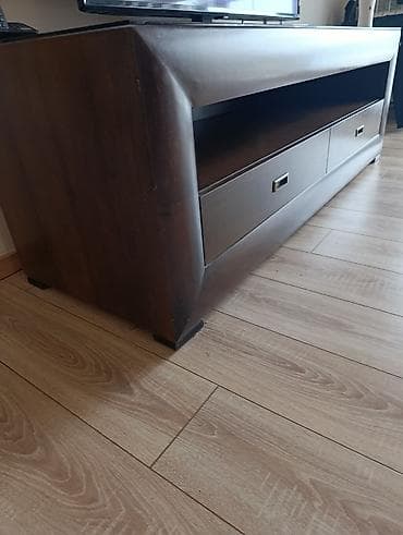 TV komoda od punog drveta, tamno braon finiš. - Dimenzije: široka na lalafo.rs — 4 TV komoda od punog drveta, tamno braon finiš. - Dimenzije: široka — 4