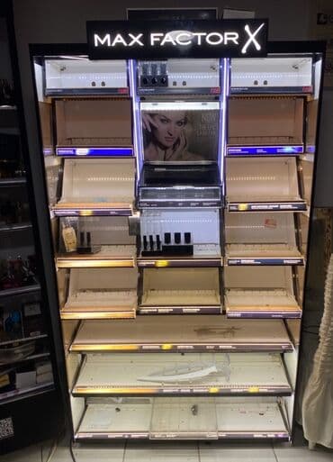Police: Brendirani izlozi za kozmetiku – Max Factor, Aura i Flormar - na lalafo.rs Police: Brendirani izlozi za kozmetiku – Max Factor, Aura i Flormar -
