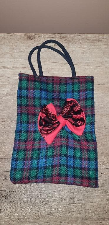 Torbice za devojčice karo kocke sa masnom po sredini. 100 komad,2 za at lalafo.rs — 2 Torbice za devojčice karo kocke sa masnom po sredini. 100 komad,2 za — 2