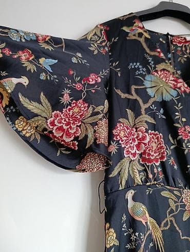 Elegantni kombinezon sa cvetnim dezenom, idealan za posebne prilike at lalafo.rs — 3 Elegantni kombinezon sa cvetnim dezenom, idealan za posebne prilike — 3