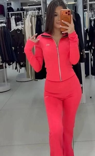 Dame komplet trenerka – “alo” set - Dvodijelni set: gornji deo sa na lalafo.rs Dame komplet trenerka – “alo” set - Dvodijelni set: gornji deo sa