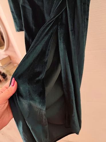 NOVO.Elegantna večernja haljina od baršuna u smaragdno zelenoj boji na lalafo.rs — 4 NOVO.Elegantna večernja haljina od baršuna u smaragdno zelenoj boji — 4