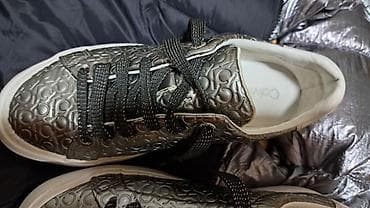 Original Calvin Klein patike broj 36 i prsluk sa 2 lica koji savršeno na lalafo.rs — 5 Original Calvin Klein patike broj 36 i prsluk sa 2 lica koji savršeno — 5