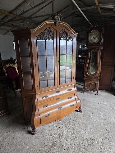 Stilske vitrine: Vitrina/komoda od punog drveta sa vitraž staklom i bogatim na lalafo.rs — 6 Stilske vitrine: Vitrina/komoda od punog drveta sa vitraž staklom i bogatim — 6