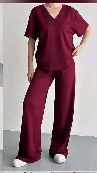 Ženski komplet – široke pantalone i majica s V‑izrezom - Dvodijelni na lalafo.rs Ženski komplet – široke pantalone i majica s V‑izrezom - Dvodijelni