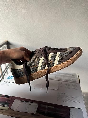 Adidas tweed patike NOVE
Broj 39 1/3 na lalafo.rs — 2 Adidas tweed patike NOVE
Broj 39 1/3 — 2