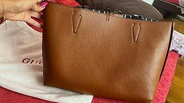 Torba original Guess kratko nošena sa dva lica širina 31 visina 21cm na lalafo.rs — 3 Torba original Guess kratko nošena sa dva lica širina 31 visina 21cm — 3