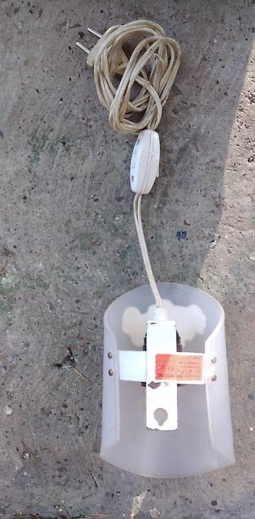 Zidna lampa na metalnom nosacu visina oko 25 cm.,E 27 grlo,bez na lalafo.rs — 2 Zidna lampa na metalnom nosacu visina oko 25 cm.,E 27 grlo,bez — 2